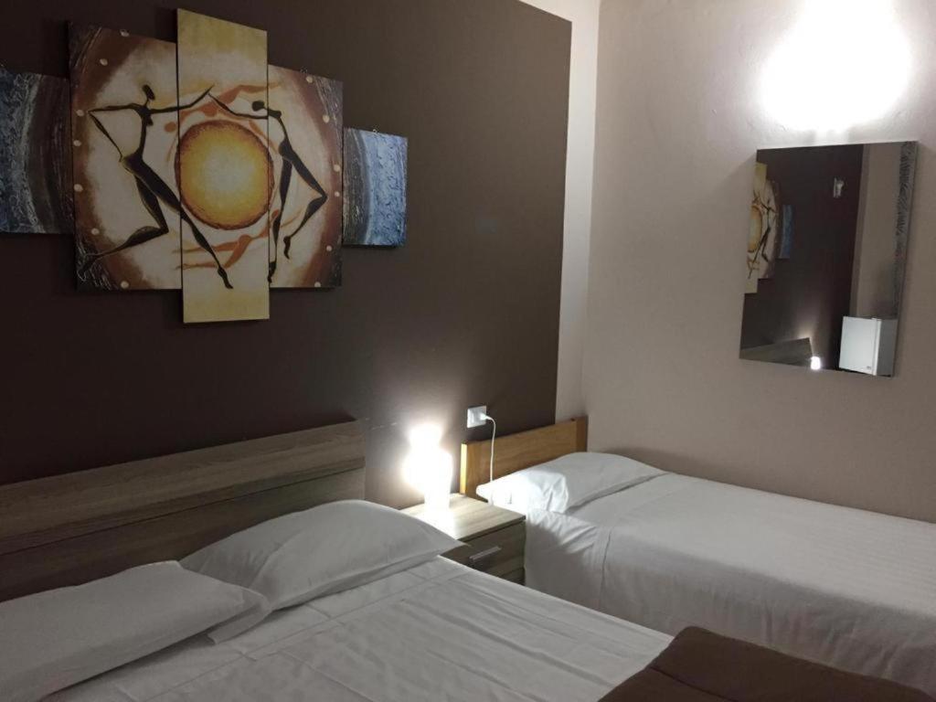 Hotel Elena 1 Self Check-In 파르마 외부 사진